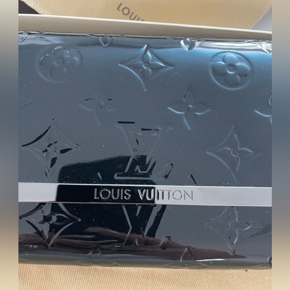 **Authentic** Louis Vuitton Monogram Vernis Rossmore MM in Noir Magnetique - Picture 1 of 12